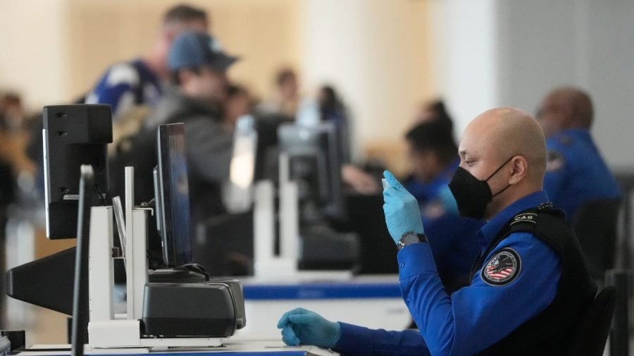 TSA workers asked to return $1K gift cards donated by Tyler Perry