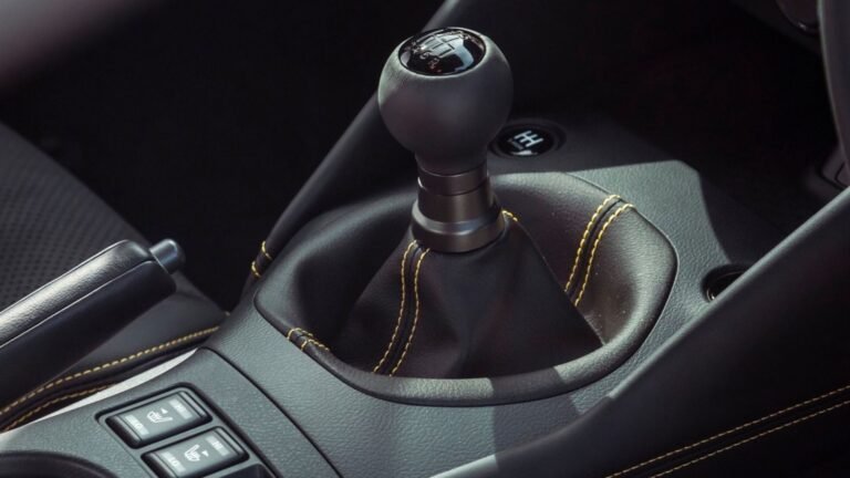 7 Sports Cars That Offer a Manual Transmission at No Extra Cost