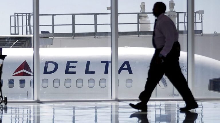 Delta suspends special congressional desk service amid shutdown