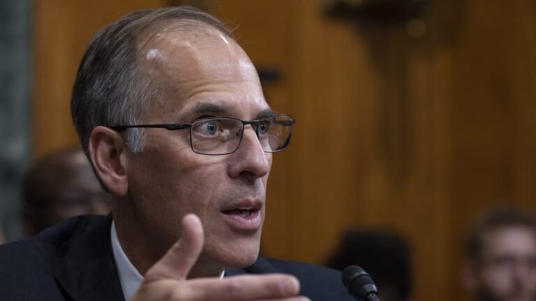 Moody's economist warns recession is once again a 'serious threat'