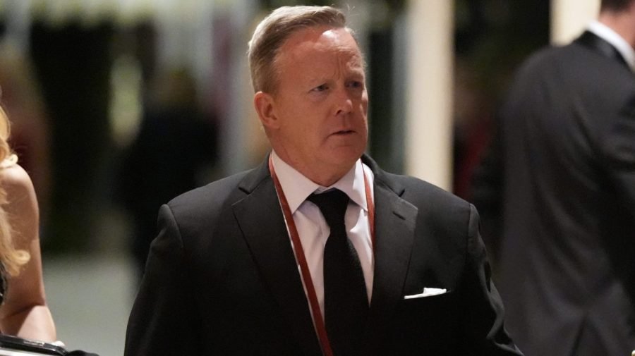 Spicer: High gas prices this summer would 'spell trouble' for GOP