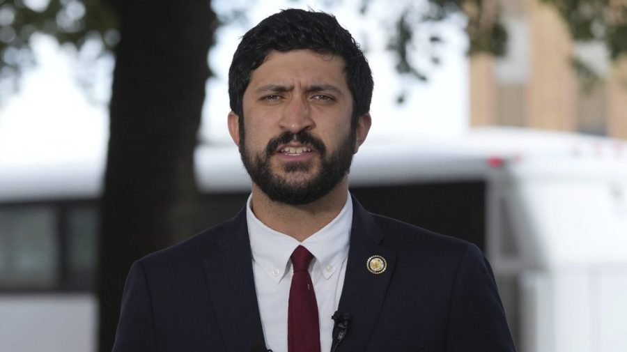 Cornyn, Casar spar over DHS funding outside Austin airport