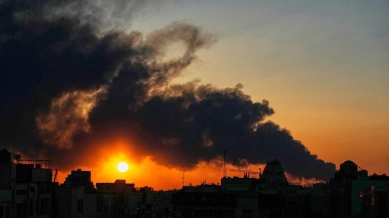 Oil briefly reaches $119 per barrel