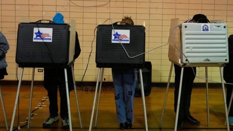 Chicago sets early voting turnout record in Illinois primary elections 