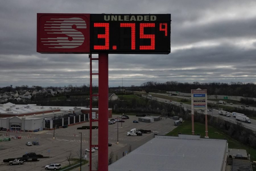 As national average nears $4, here's how close gas prices are to 2022 records