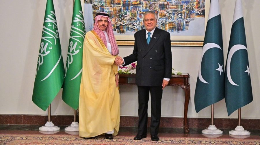 Pakistan holds talks with Turkey, Saudi Arabia, Egypt on Iran war