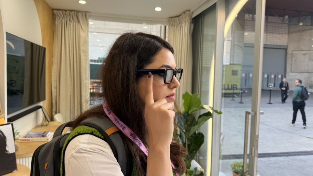 Google’s prototype smart glasses can give you directions by simply looking at a poster