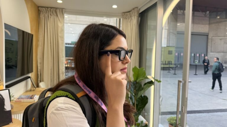 Google’s prototype smart glasses can give you directions by simply looking at a poster