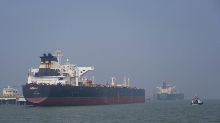 White House considers loosening shipping rule in bid to lower fuel prices