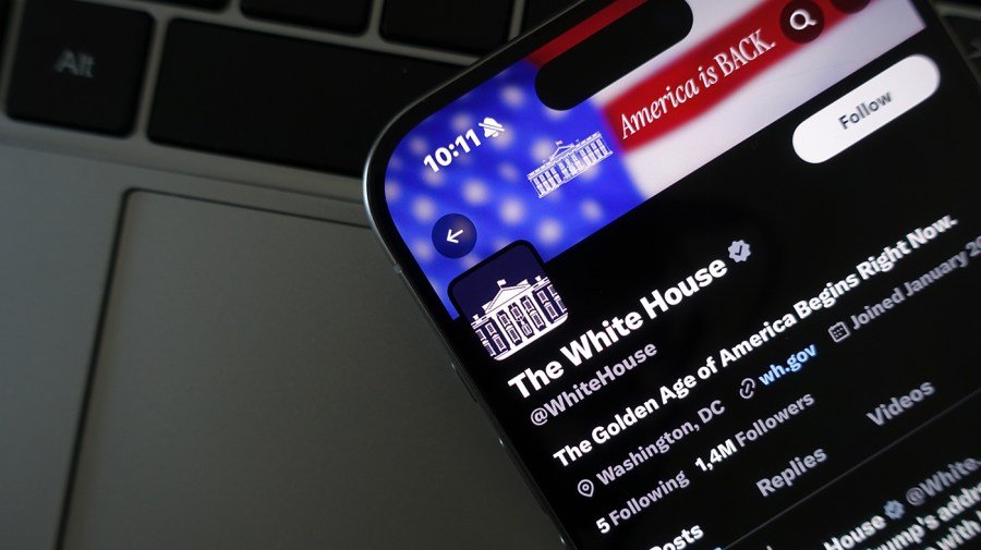 White Houses wages meme war