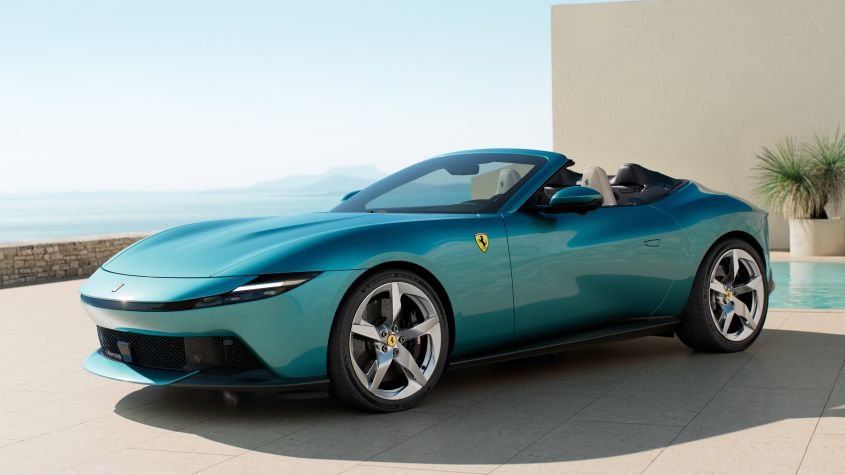New Ferrari Amalfi Spider: gorgeous sports car gets the convertible treatment