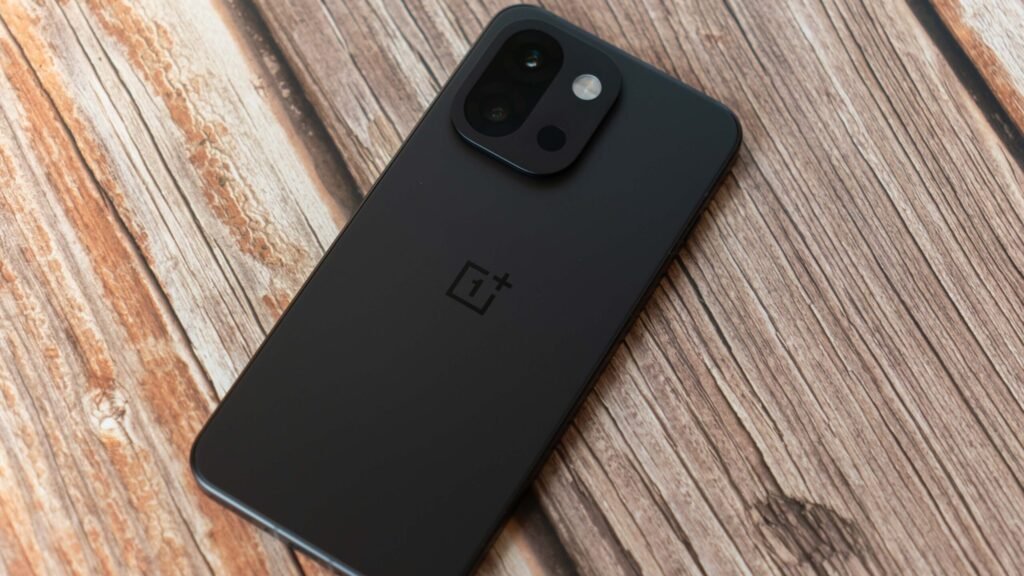 OnePlus confirms a massive 7,500mAh battery for the compact 15T