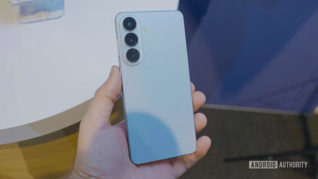 Samsung just quietly added a handy new security trick to the Galaxy S26