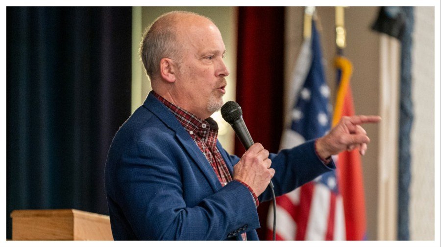 Bondi gives ousted interim prosecutor new title allowing him to keep job