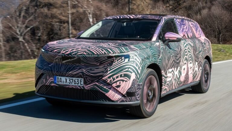 New Skoda Peaq prototype 2026 - pictures