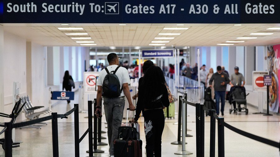 TSA paychecks ease pressure on Congress for quick shutdown deal