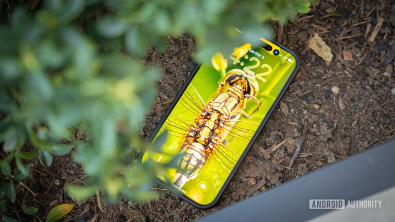 Wallpaper Wednesday: More great phone wallpapers for all to share (March 4)