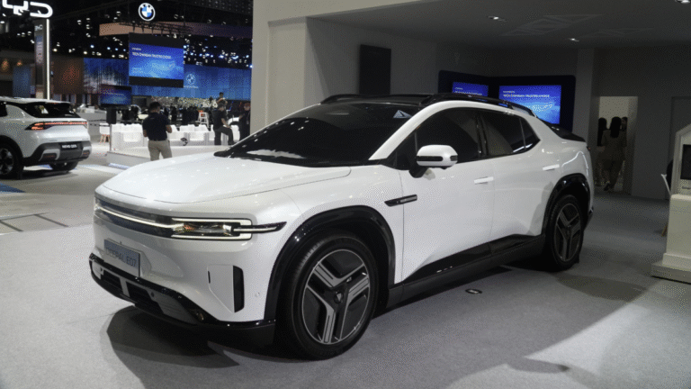 This Electric SUV Turns Into a Pickup Truck at the Press of a Button