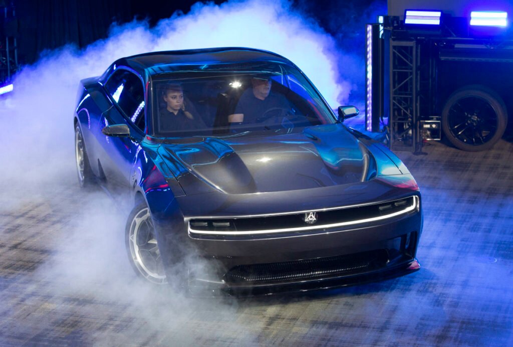 Dodge Could Sell a Hellcat and a 900-HP Electric Charger Side by Side