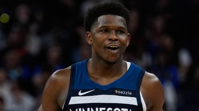 Obama trash talks, faces off against Anthony Edwards to promote presidential center opening in Chicago