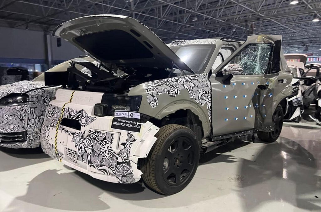 New Land Rover Freelander Leaked After Crash Test
