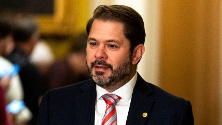 Gallego unveils legislation giving unpaid DHS workers bonus