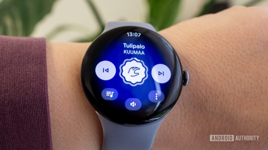 Pixel Watch 3 finally gets the one-handed tricks it should’ve had all along