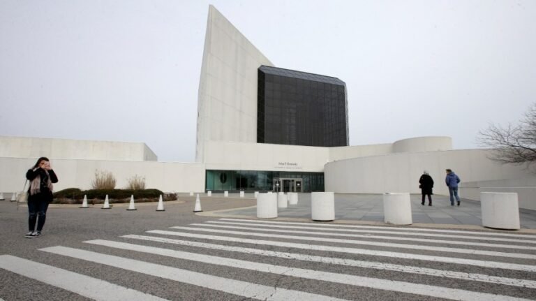 John F. Kennedy Profile in Courage Award goes to 'the people of the Twin Cities' and Jerome Powell