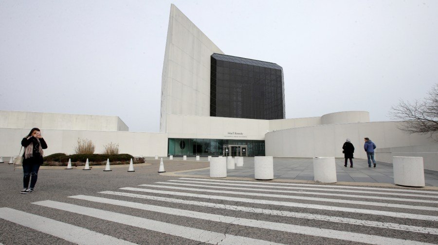 John F. Kennedy Profile in Courage Award goes to 'the people of the Twin Cities' and Jerome Powell