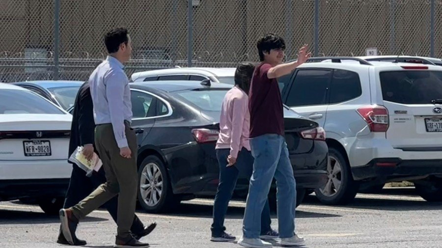 High school mariachi musicians released from ICE detention