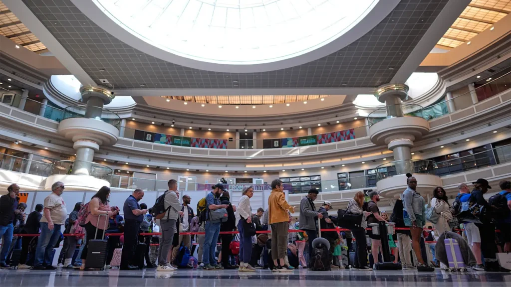 As airport lines snarl, senators find a potential breakthrough in Homeland Security stalemate