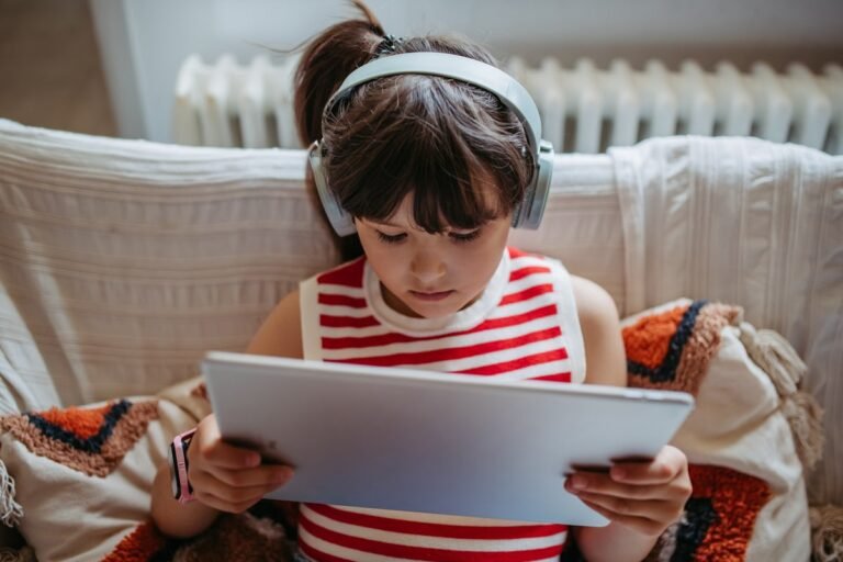 What Apps To Put On Your Kid's First Tablet, According To Parents