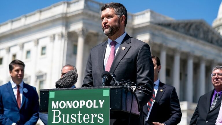 Dem rep: Trump not responding to questions on servicemembers killed is 'pathetic'