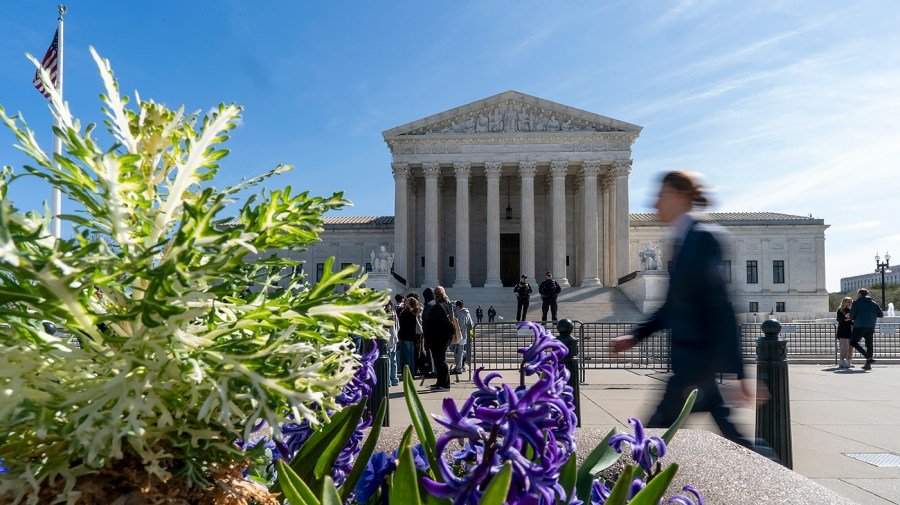 Supreme Court conservatives grapple with 'metering' rules in key immigration case