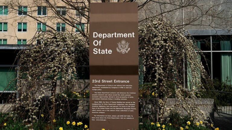 US citizens in Saudi Arabia urged to shelter in place