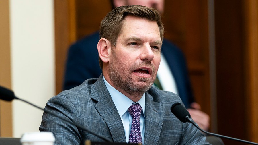 Swalwell leads wide-open California governor’s race: poll 