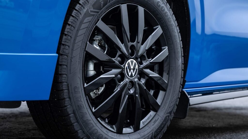 Volkswagen Transporter Pro S Is A Hot-Looking Van