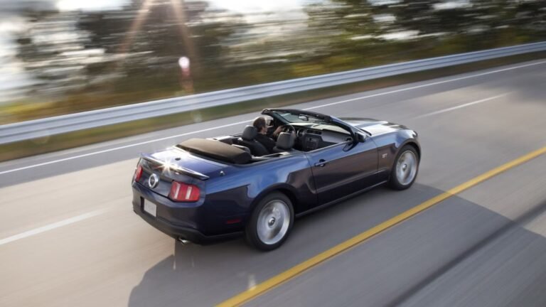 Ford Patents In-Car Communuication Tech That Can Read Your Lips