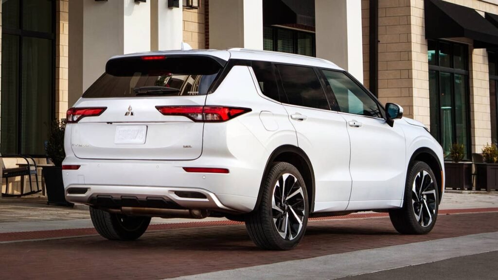Mitsubishi Recalls Over 108,000 Outlander SUVs Because the Liftgate Could Fall On Your Head