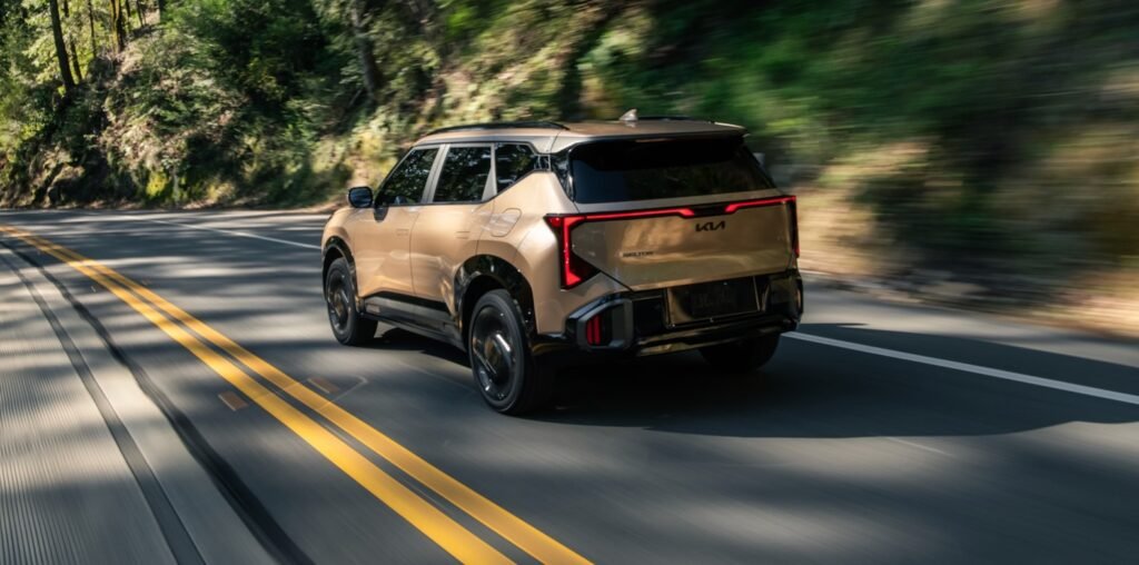 2027 Kia Seltos Debuts With Hybrid Option and More Space