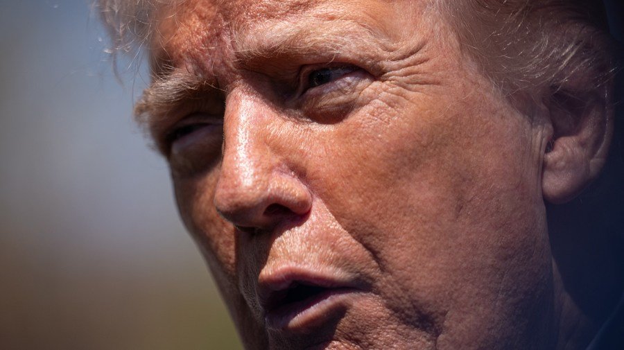 Democrats intensify calls to oust Trump over Iran threats