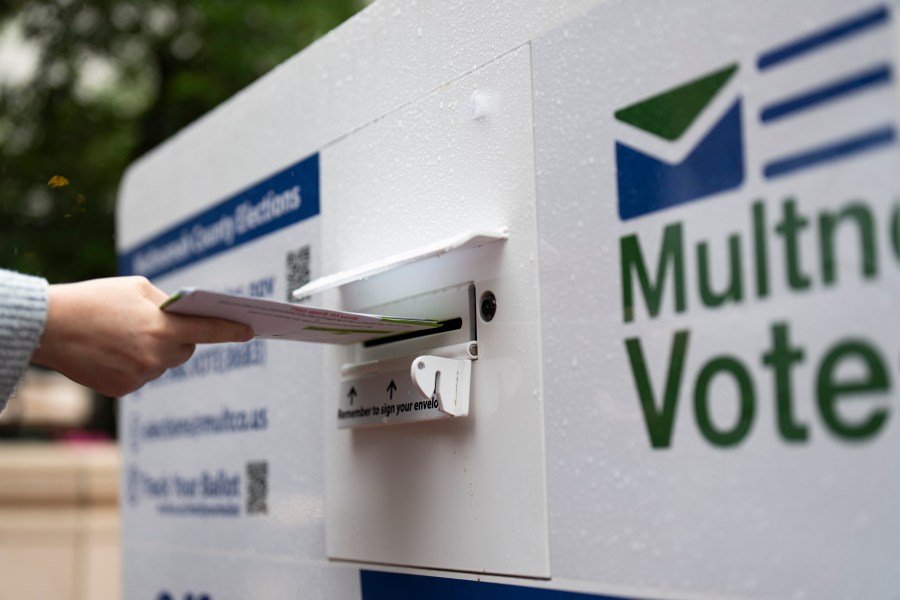 Senate Democrats press USPS to reject Trump mail-in voting order