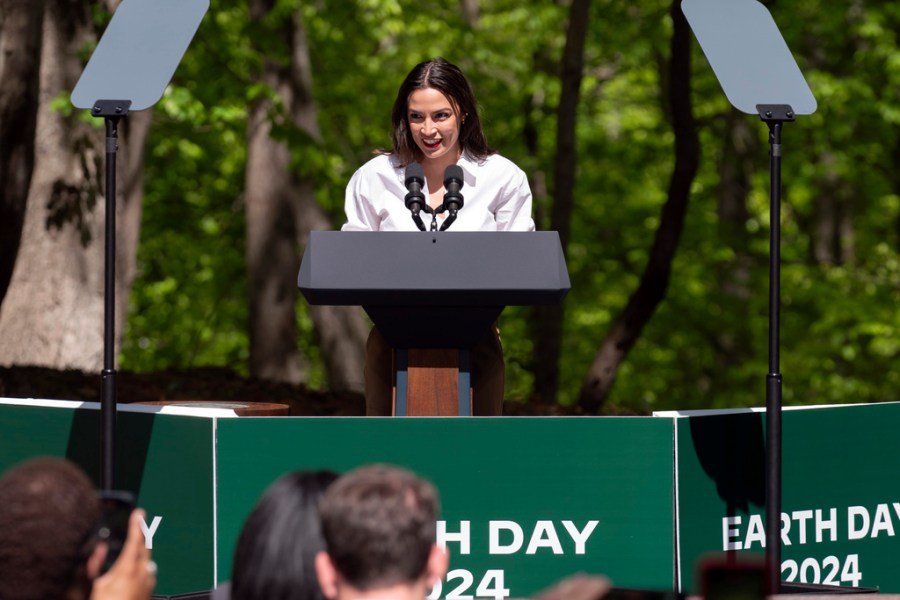 Amid environmental anxiety Democrats should be the national green team