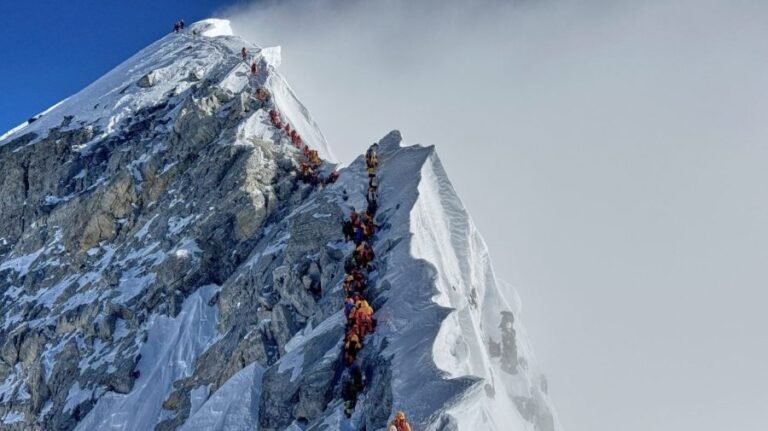 Mount Everest guides allegedly poisoned tourists in insurance scam