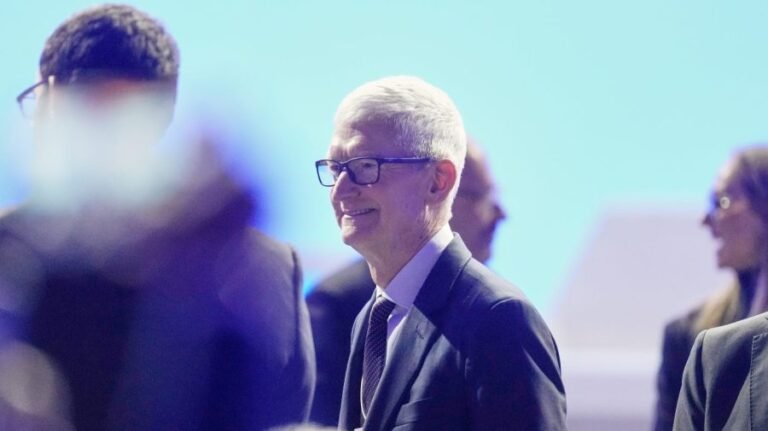 Tim Cook stepping down as Apple chief