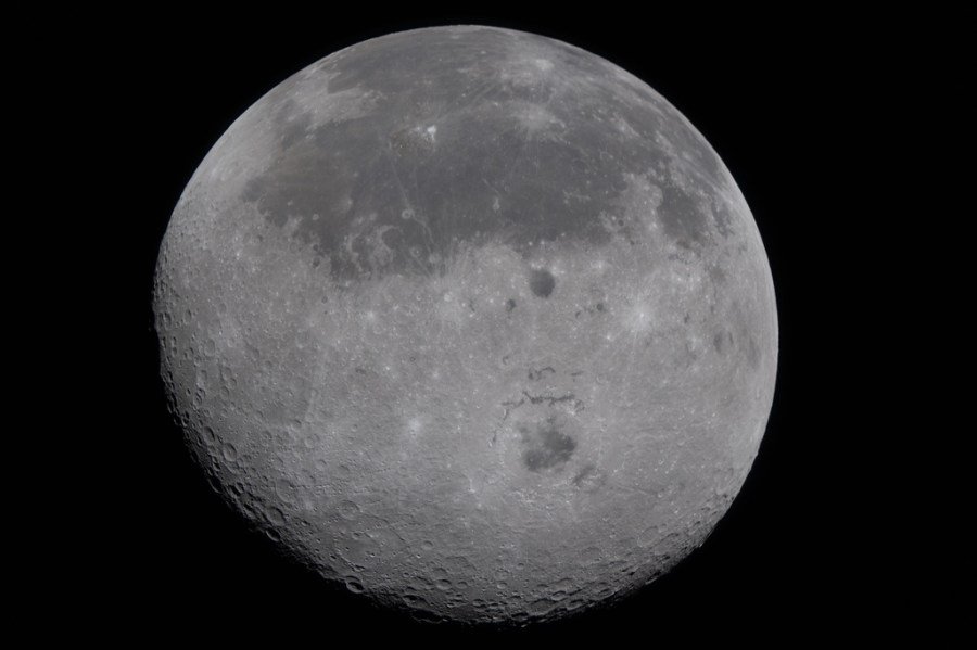 Yes, the moon rotates. So why don't we ever see the far side?