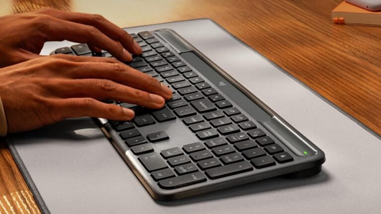 Record markdown on the Logitech Signature Slim Solar Plus keyboard