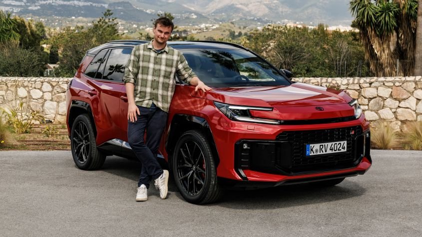 Toyota RAV4 PHEV review - pictures