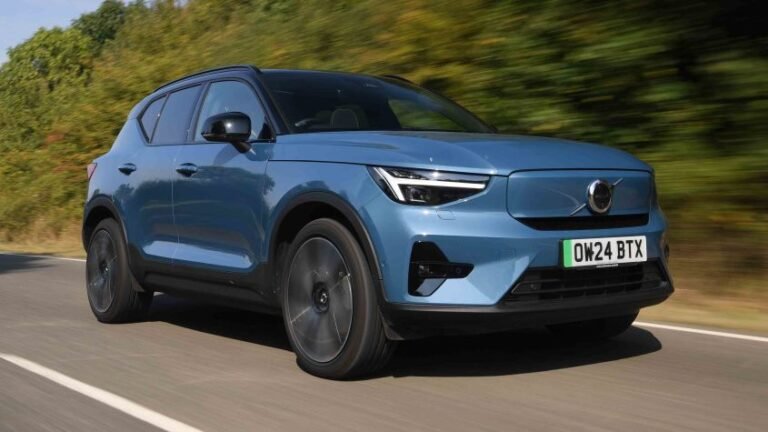 Volvo EX40 review - pictures