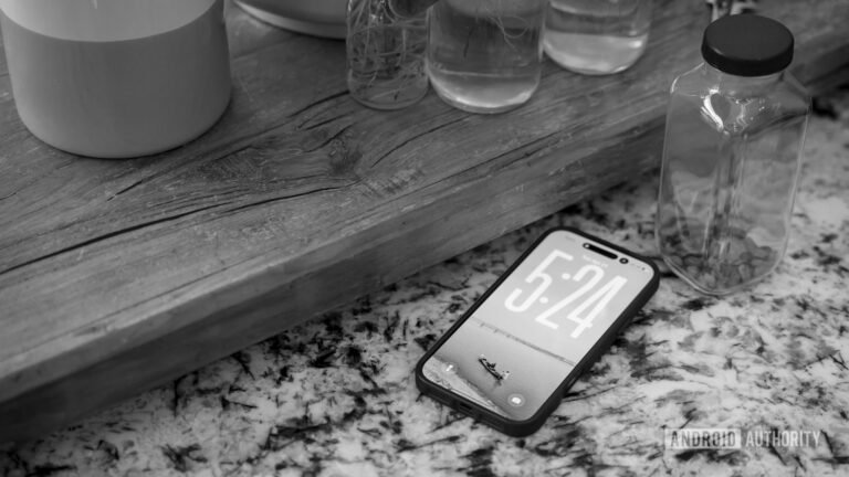 Wallpaper Wednesday: More great phone wallpapers for all to share (April 22)